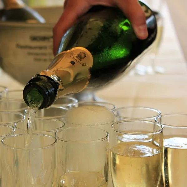 Saturday Tasting: Battle of the Bubbles!